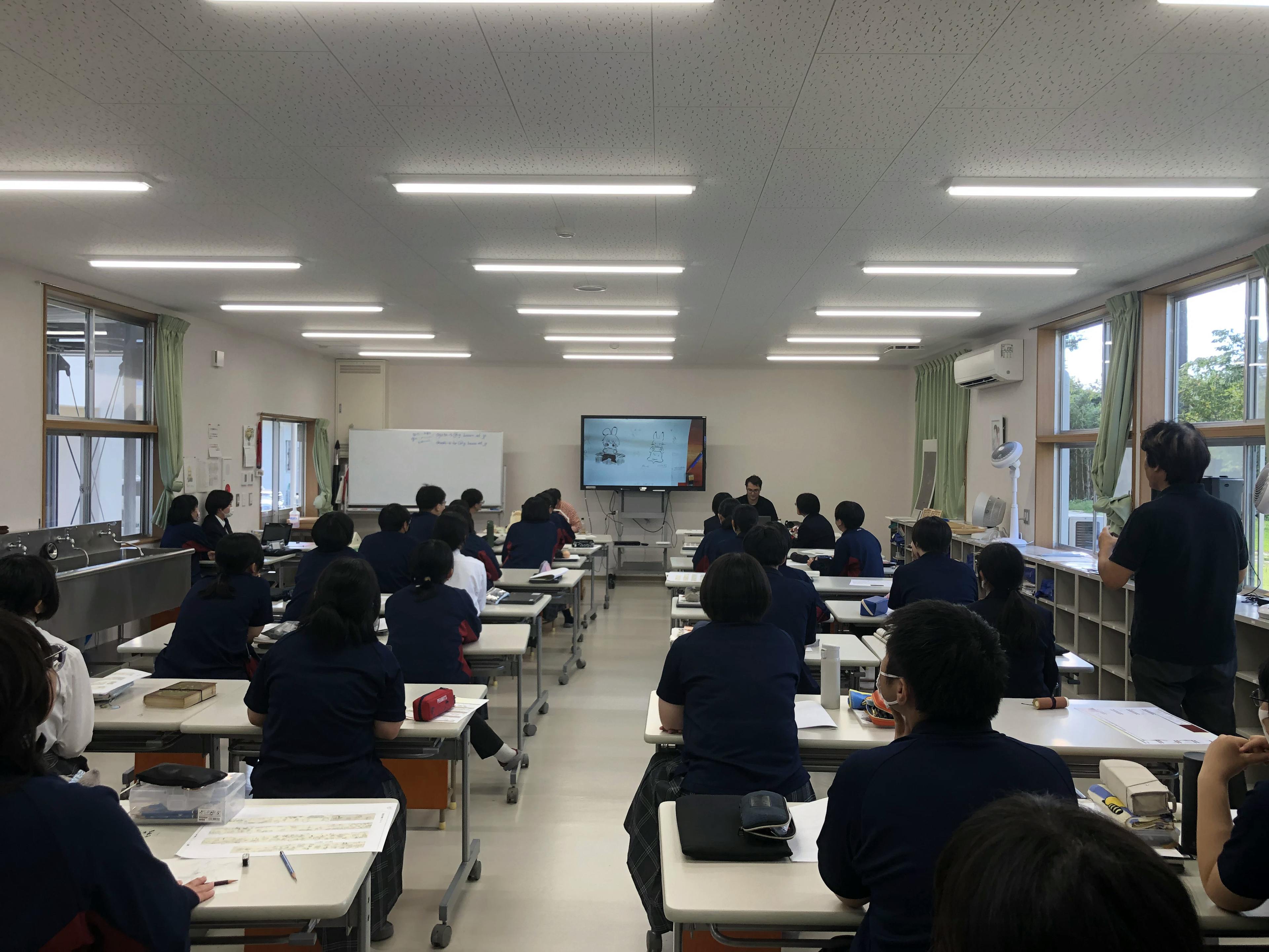 O Departamento de Mangá da Takamori High School foi apresentado no programa "100 Million People's Big Question!? Smile and Collaborate!" da Nippon Television.