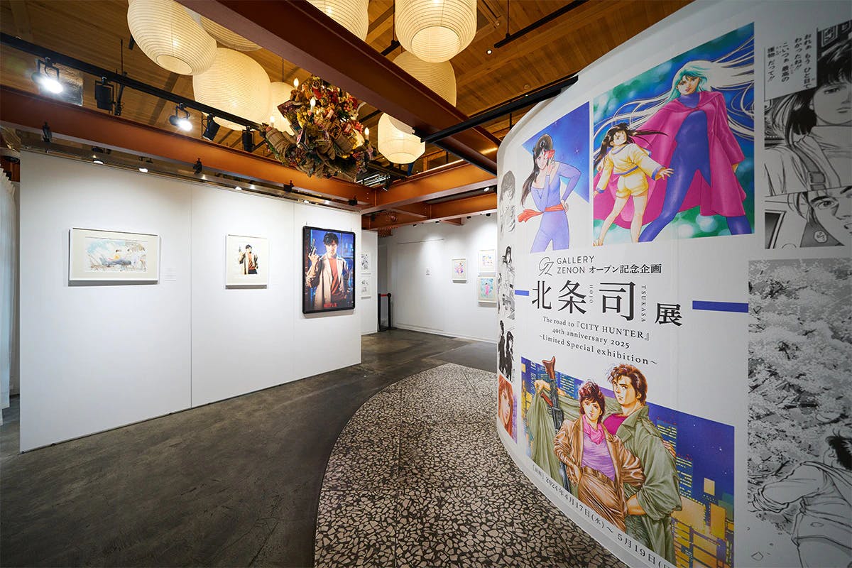 "นิทรรศการ Tsukasa Hojo" เปิดขึ้นที่ Gallery Zenon - ภาพวาดต้นฉบับมากกว่า 170 ภาพตั้งแต่ผลงานเปิดตัวไปจนถึงผลงานต่อเนื่อง - รวมถึงภาพวาดต้นฉบับดิบสำหรับภาพยนตร์ไลฟ์แอ็กชัน